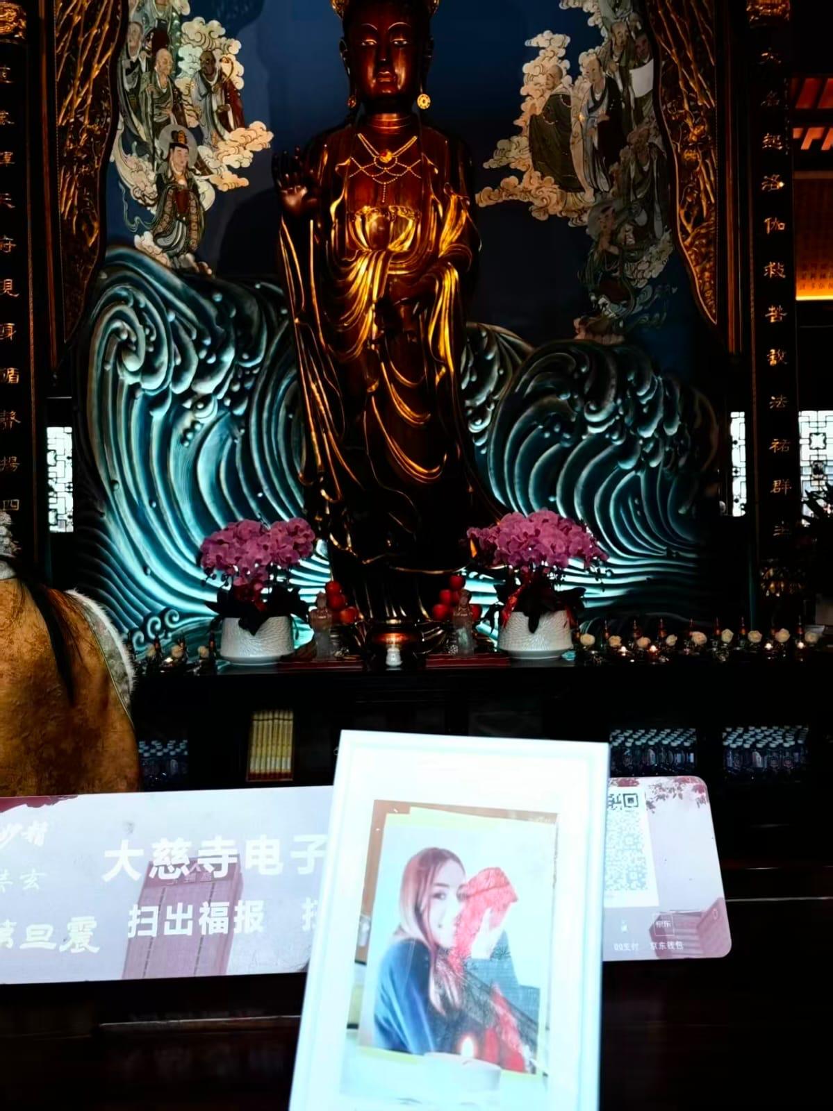 María en templo budista